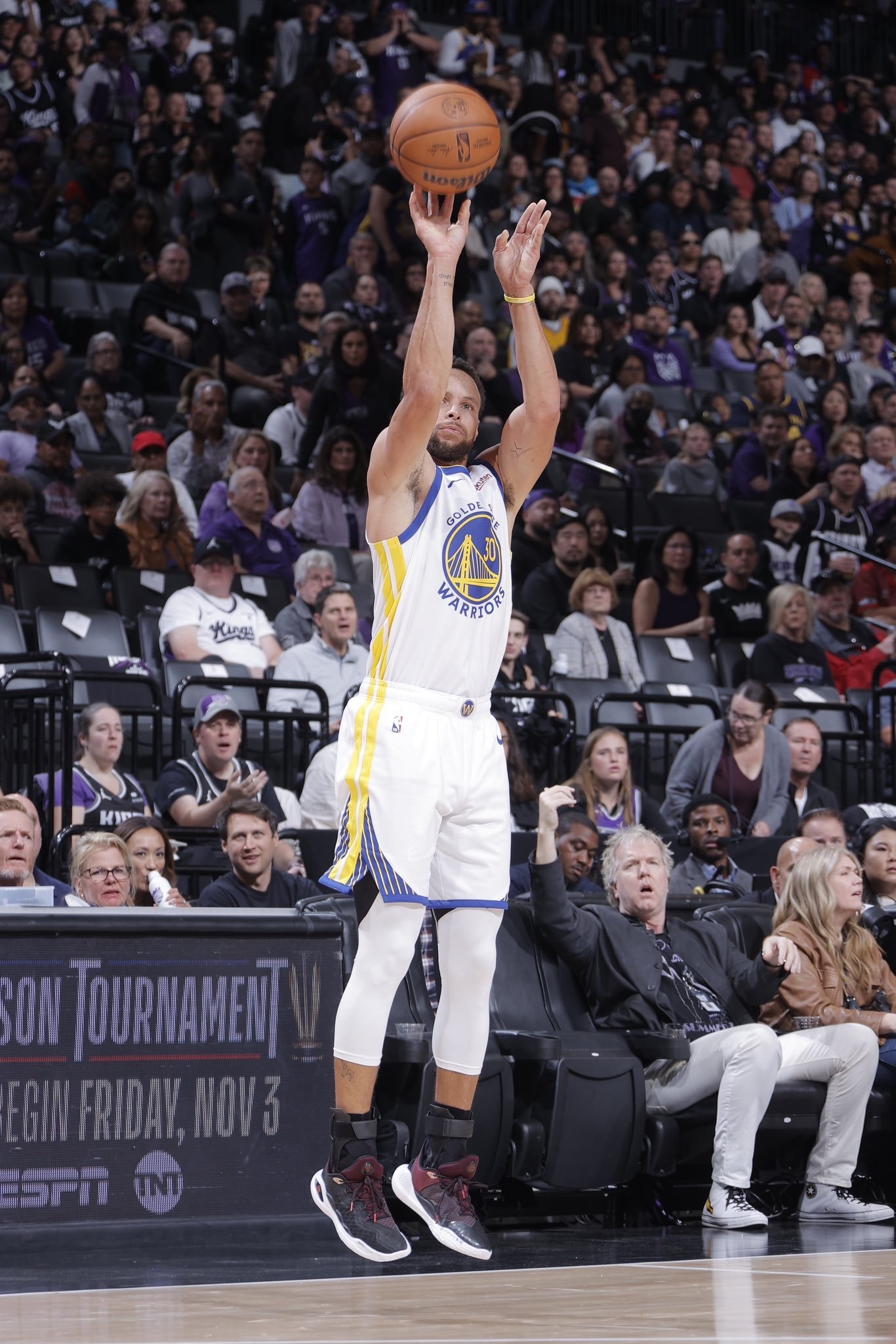 热门豪门迎来首场胜利，壁垒初现的简单介绍