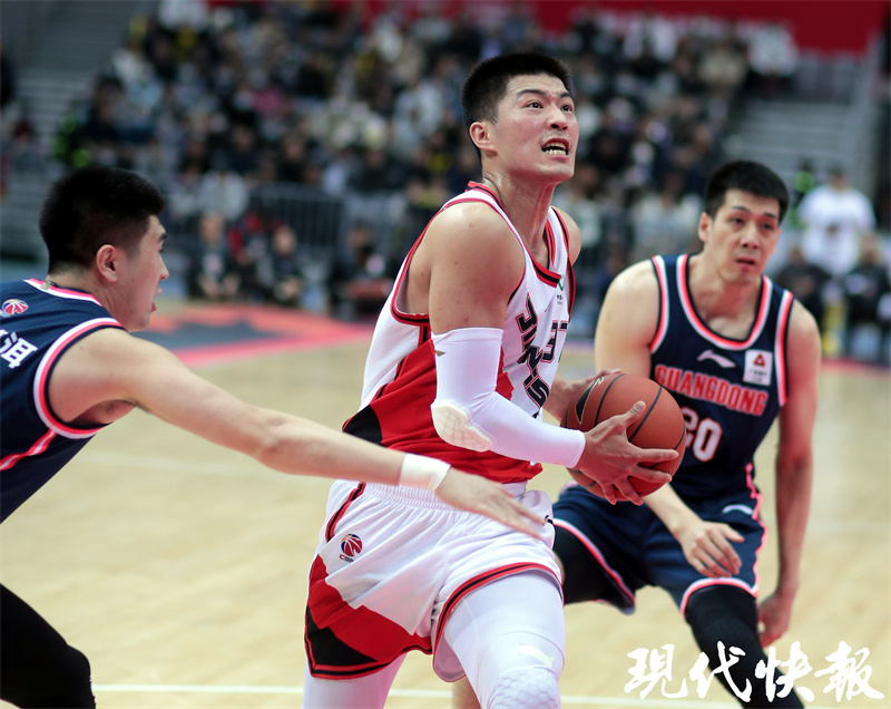 九游体育官方入口-江苏男篮在比赛中展现实力，轻松取胜