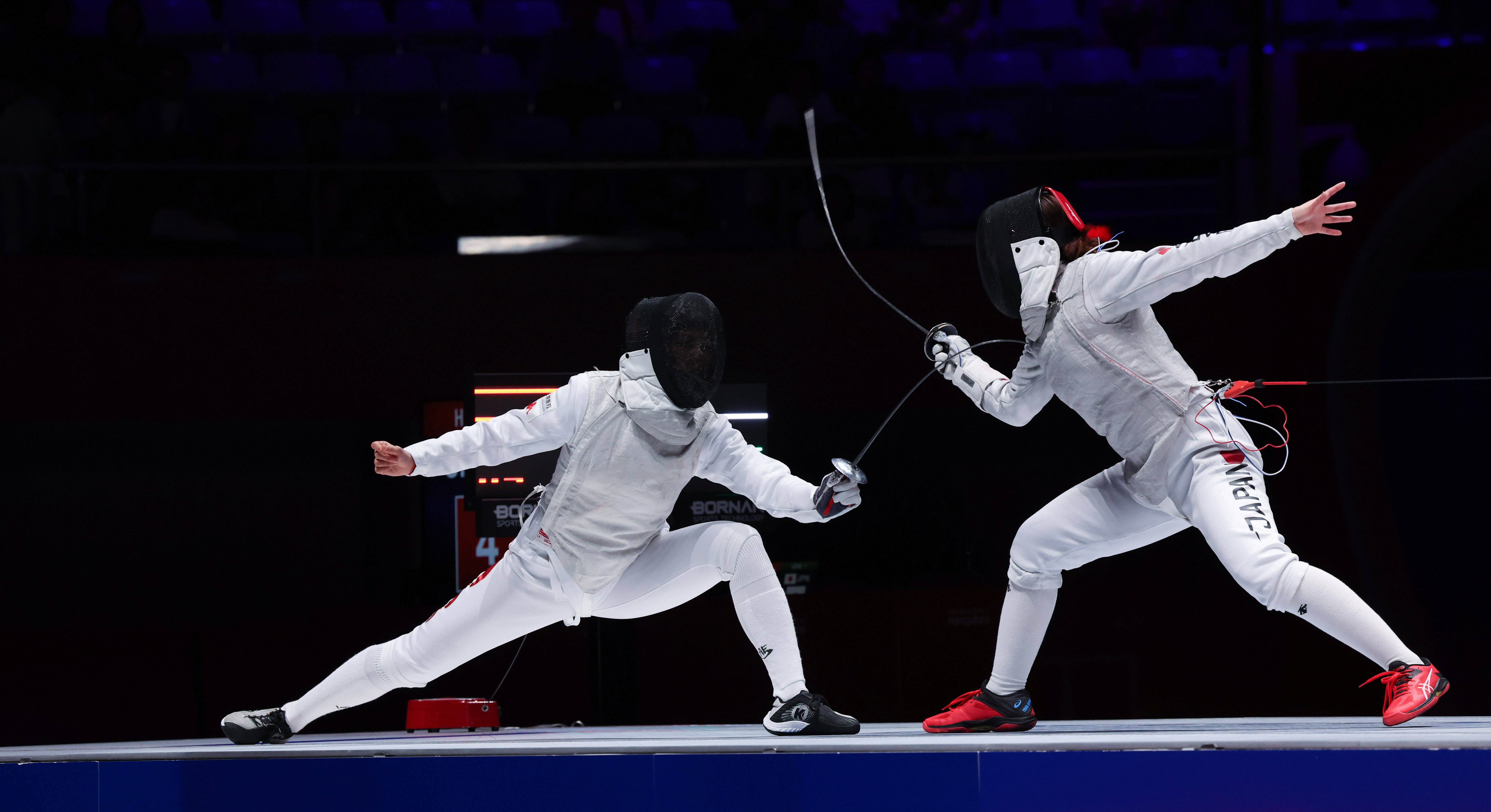 英国选手在击剑比赛中驰骋赛场 英国选手在击剑比赛中驰骋赛场