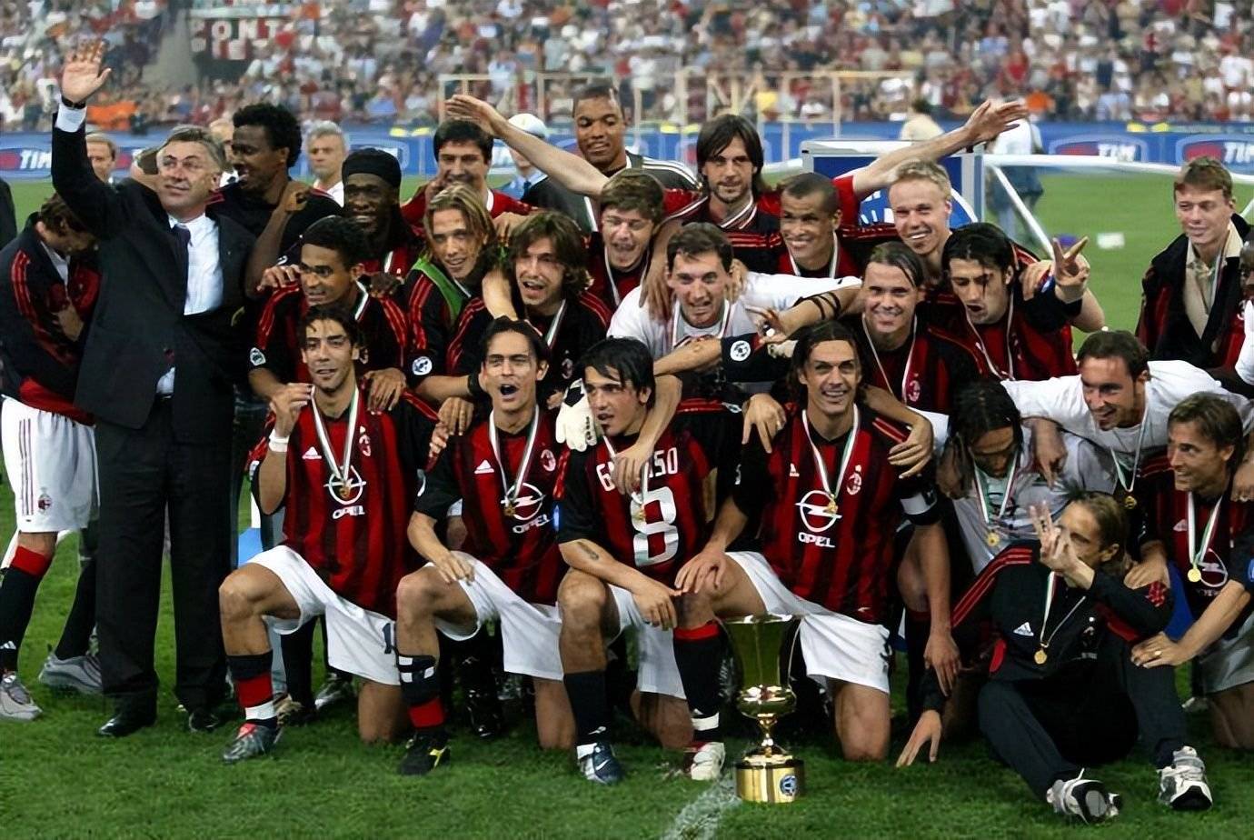 包含击败AC米兰，小组第一悬念大增的词条