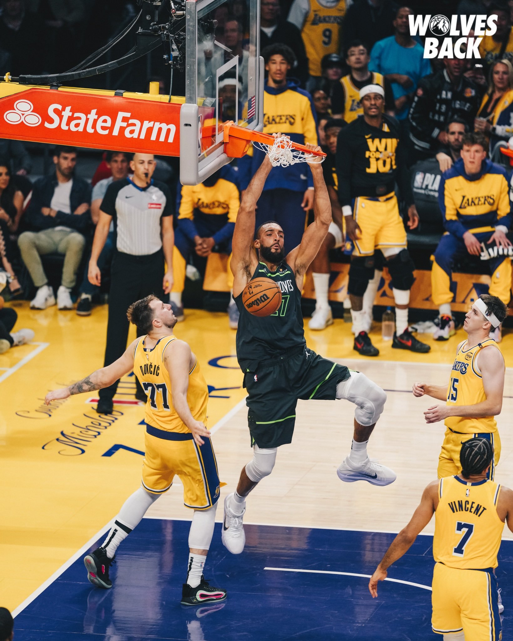 爵士在客场拿下灰熊,米切尔狂砍分的简单介绍 爵士在客场拿下灰熊,米切尔狂砍分的简单介绍