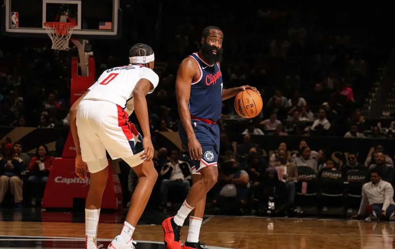 包含凯尔特人客场击败奇才，取得常规赛胜利！的词条