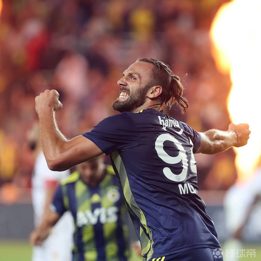 包含阿尔克马尔主场告捷，继续领跑积分榜的词条