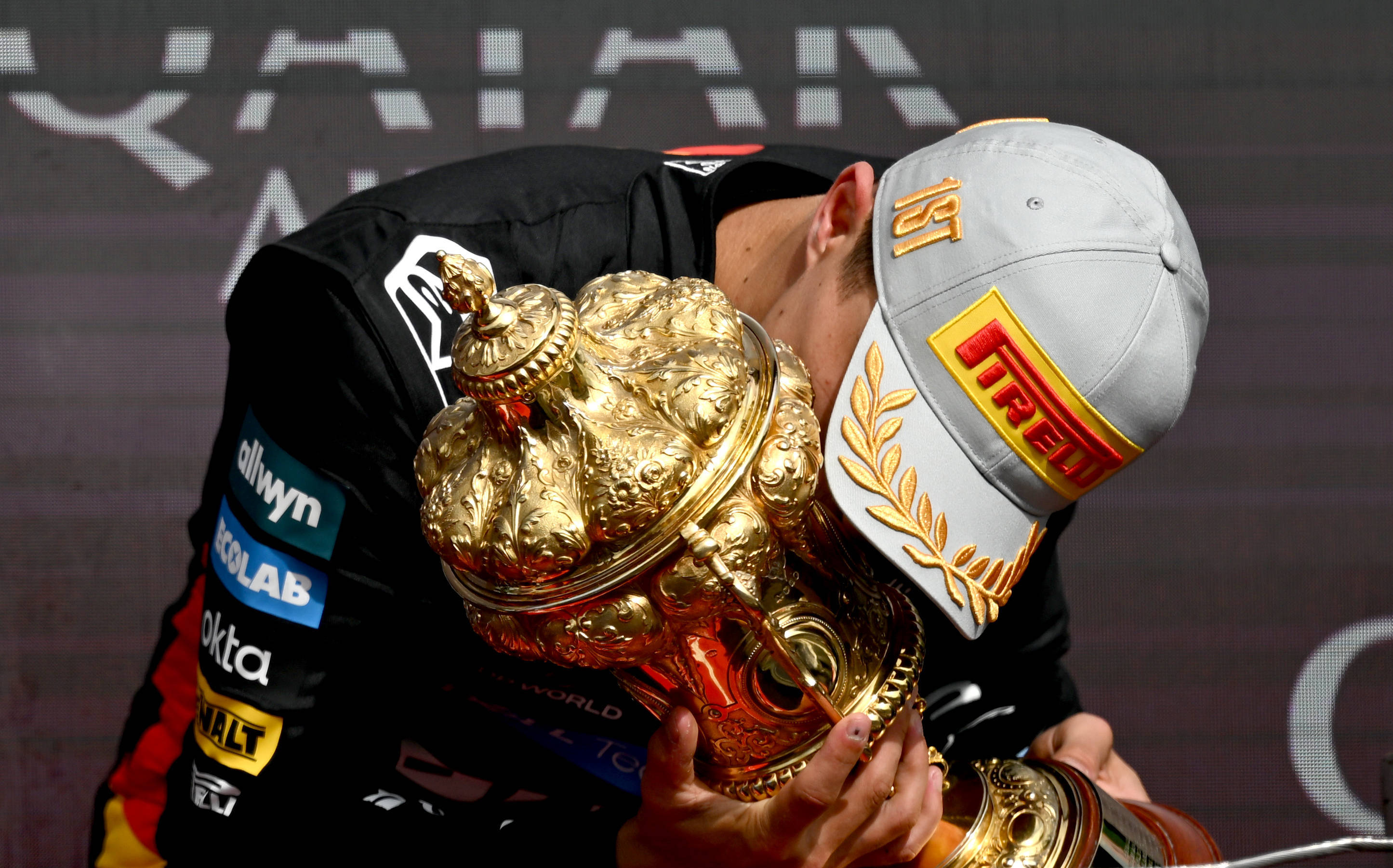 九游娱乐官方-关于索伯车队完胜雷诺车队，皮亚斯特里关键制胜的信息