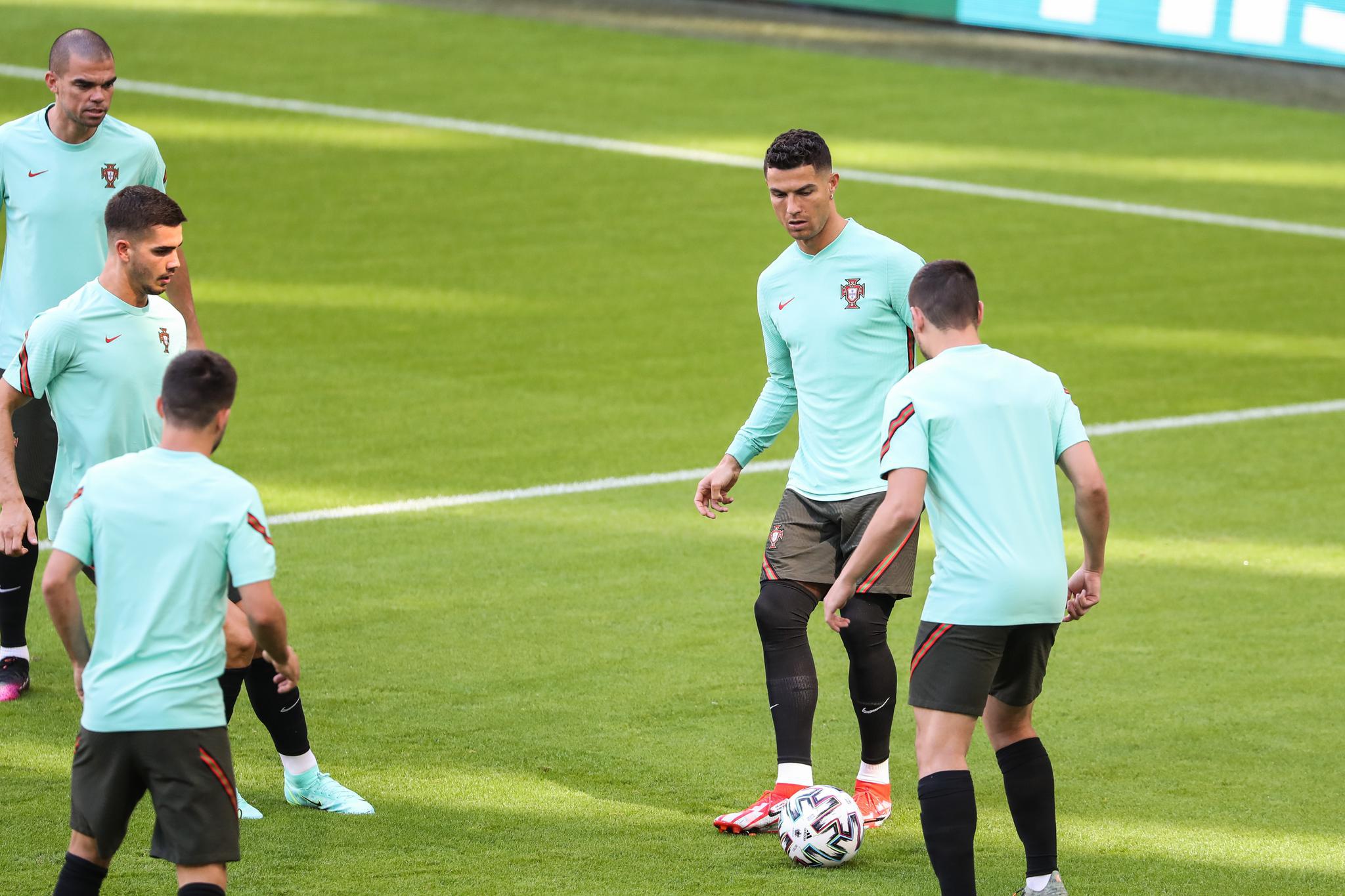 九游体育APP下载-日本队力克葡萄牙队，奥恰洛夫扛起全队的简单介绍