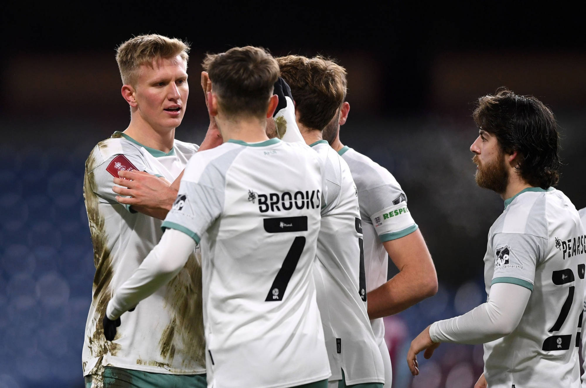 包含阿森纳绝杀瑞士，蒂亚戈刷新纪录的词条