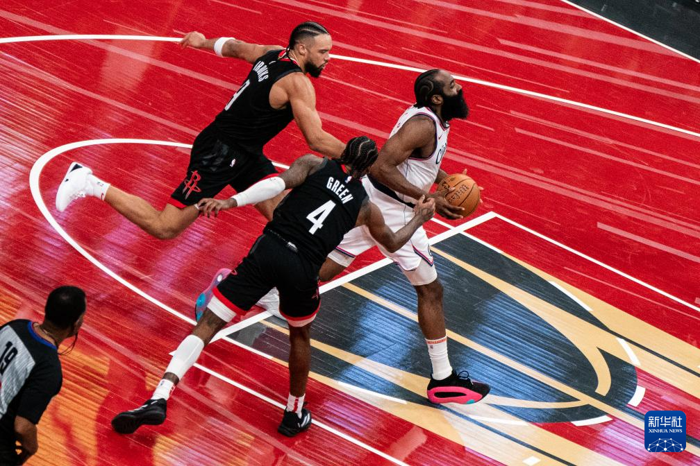 火箭轻取湖人，福克斯带队取胜