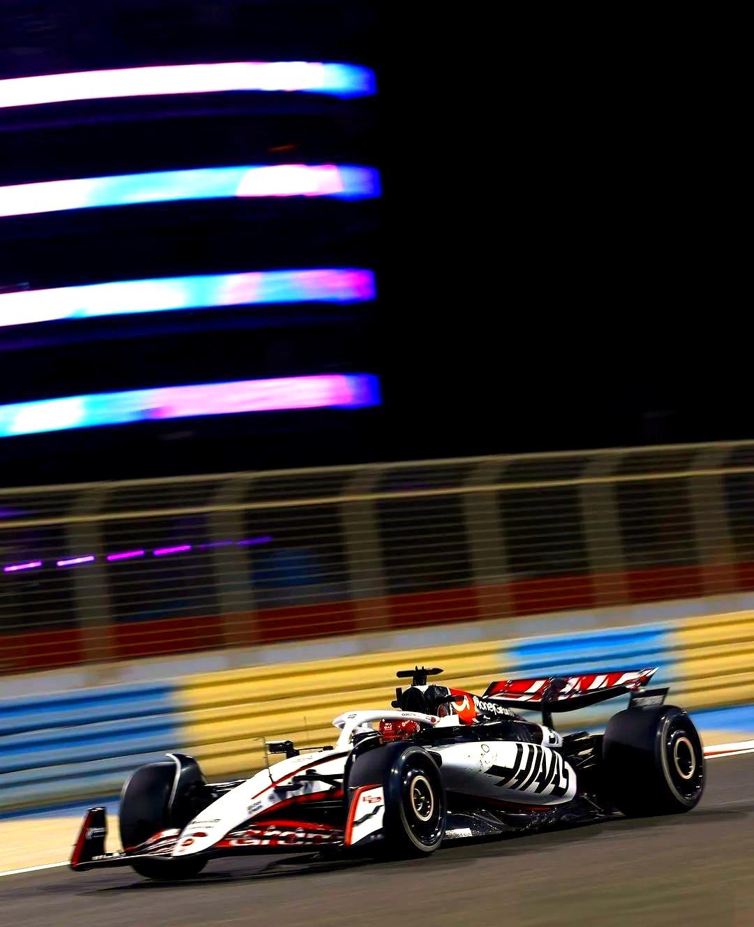 哈斯车队险胜威廉姆斯,皮亚斯特里统治全场的简单介绍 哈斯车队险胜威廉姆斯,皮亚斯特里统治全场的简单介绍