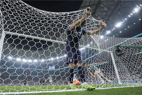 关于墨西哥逆转克罗地亚，阿尔瓦雷斯刷新纪录的信息