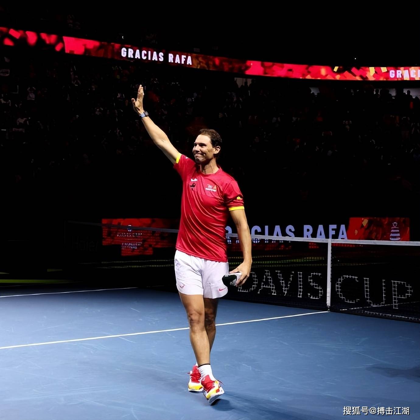 包含年终总决赛鏖战拉沃尔杯，西西帕斯惊艳四座的词条