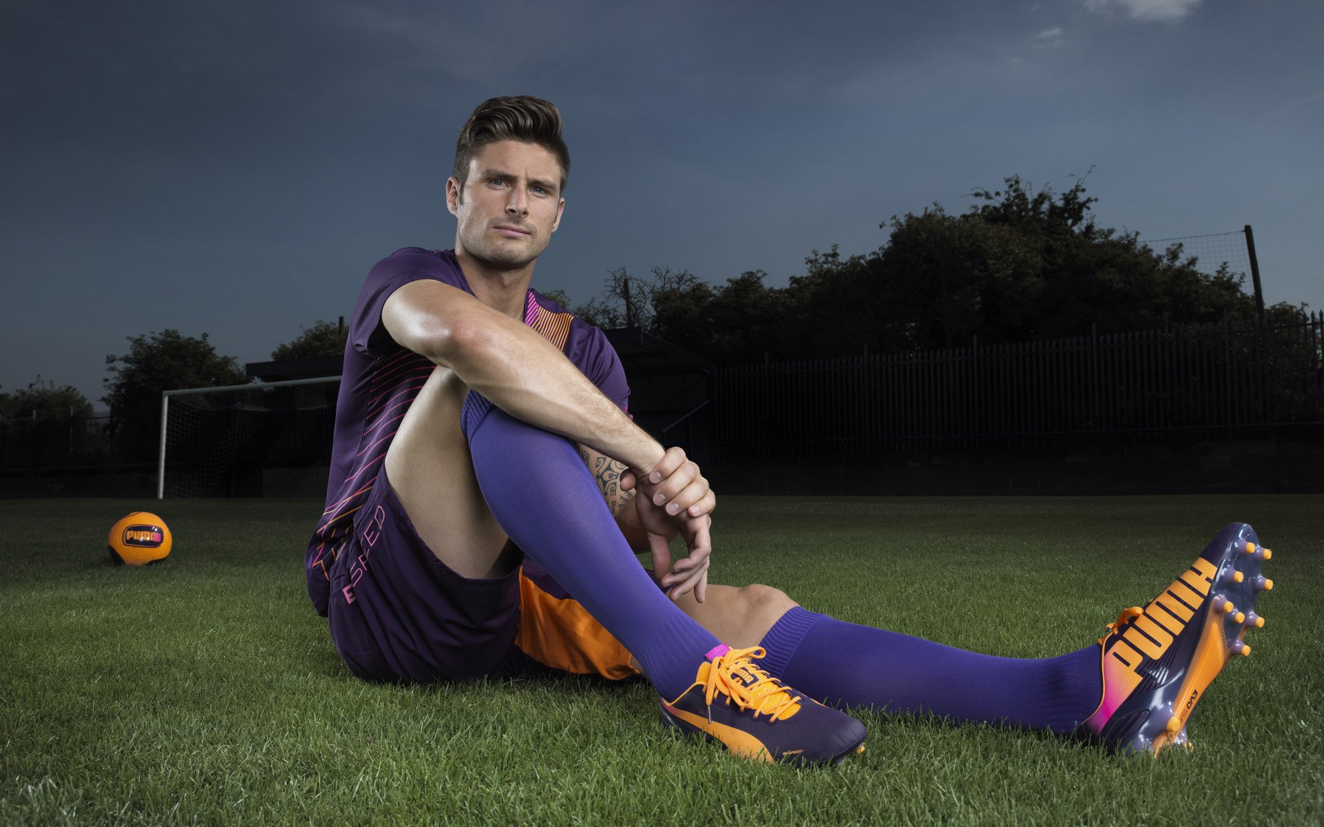 迪亚斯一锤定音，巴萨硬仗突围，红蓝军团攻克莱比锡的战术密码