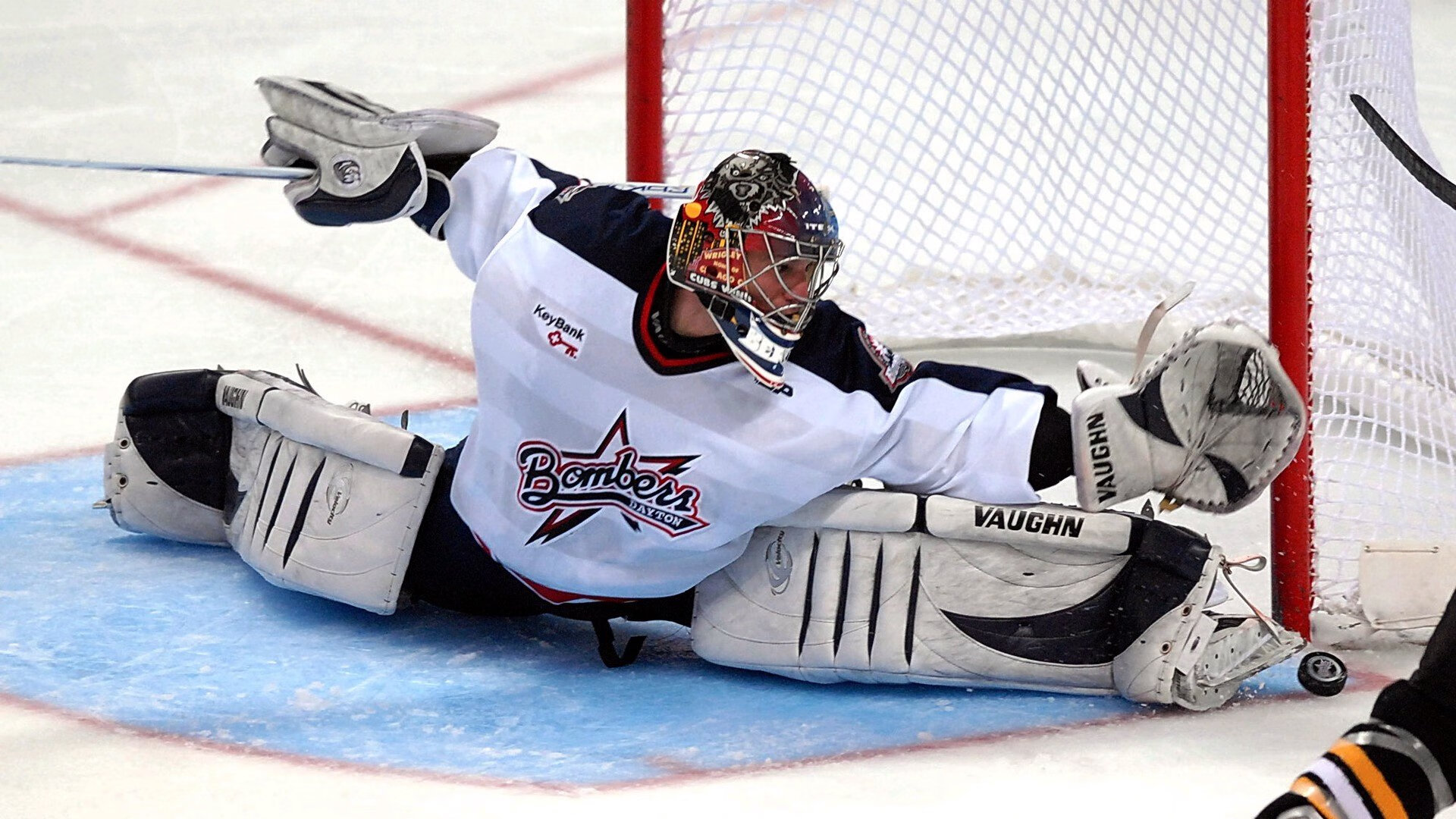 拉文攻防转换核心，深圳队连续得分压制马刺