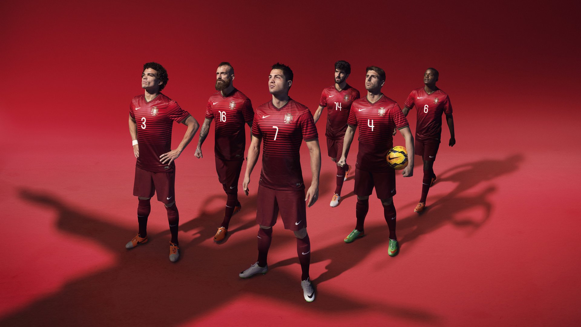 当南美风暴席卷非洲雄狮,莱万在英超的冠军接管时刻